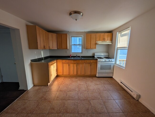 Building Photo - 32 Auburn St Unit 2