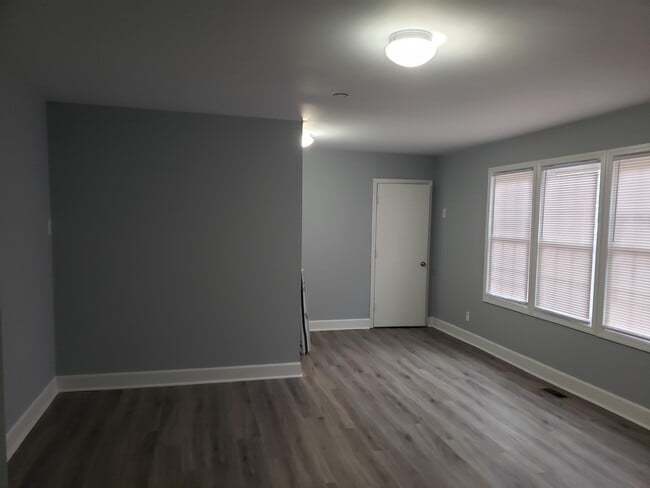 Photo - 810 Anarine Rd