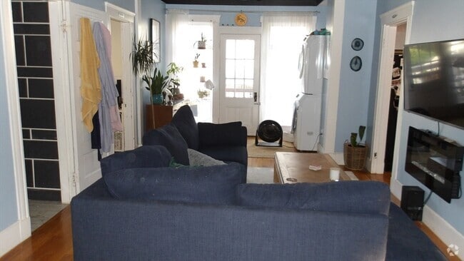 Building Photo - 1085 Salem St Rental