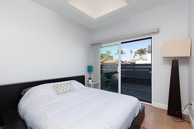 Photo - 1833 Hermes St