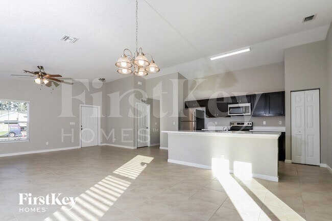 Photo - 652 SW Jacoby Ave