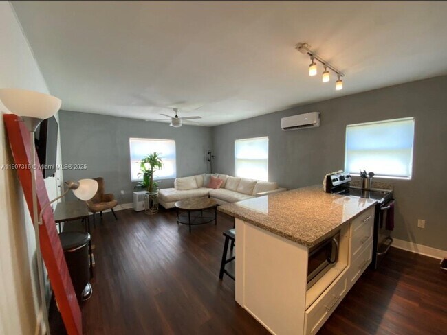 Photo - 274 NW 32nd St Unidad 5