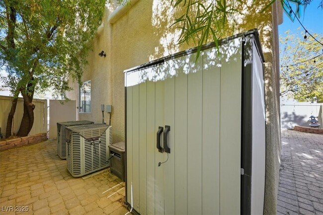 Photo - 10457 Chrisman Ave