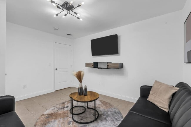 Building Photo - 24 Highland St