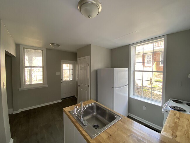 Photo - 502 Seneca St