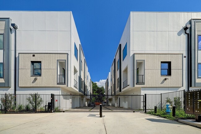 Photo - University Oaks – Modern Luxury Living in the Heart of Houston
