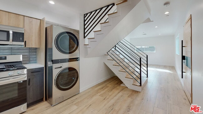 Photo - 16010 Cantlay St Unit 1