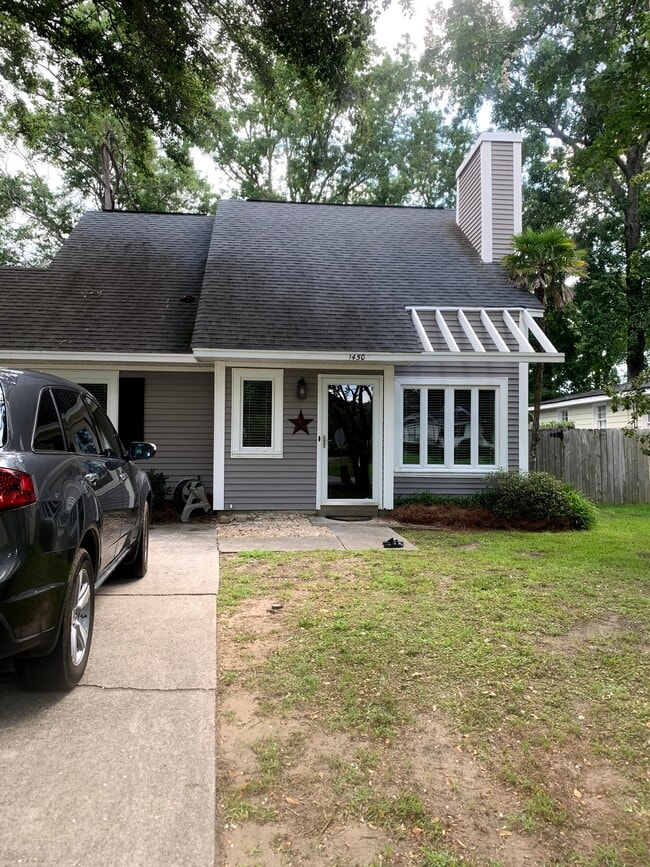 Building Photo - 1450 Goblet Ave