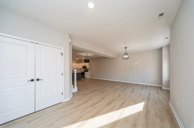 Photo - 1012 Maple St