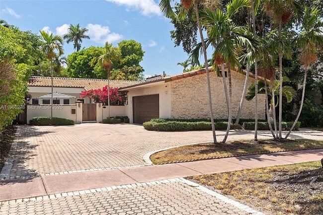 Photo - 5830 Pine Tree Dr