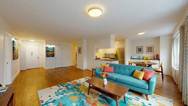 Building Photo - 220 E 63rd St Unit 2A