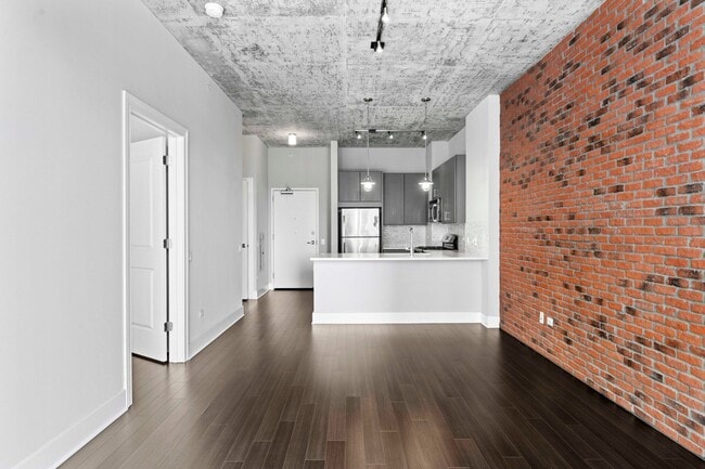 Photo - 860 S Clark St