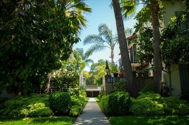 Photo - 810 E Chevy Chase Dr