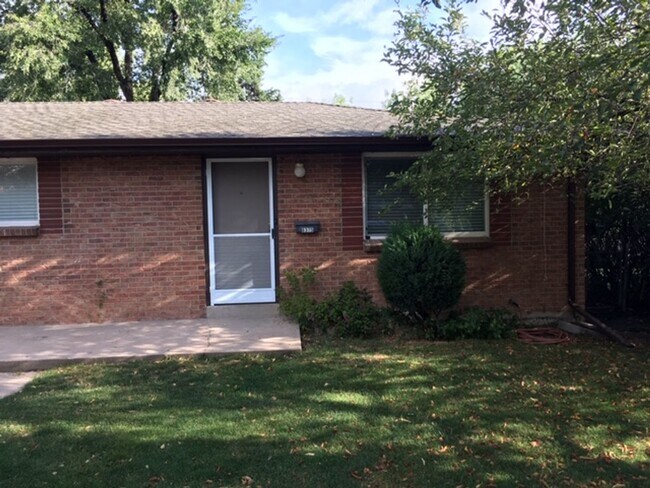 2 Bdrm Lakewood Duplex - 2 Bdrm Lakewood Duplex House