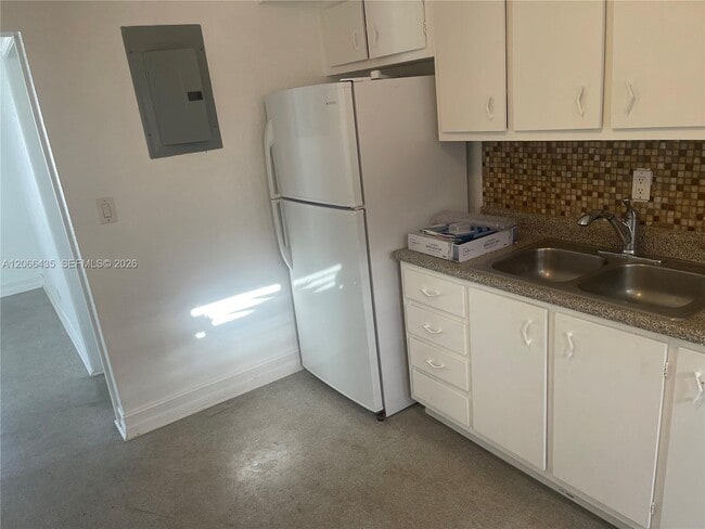 Building Photo - 1400 N 16th Ave Unit 2