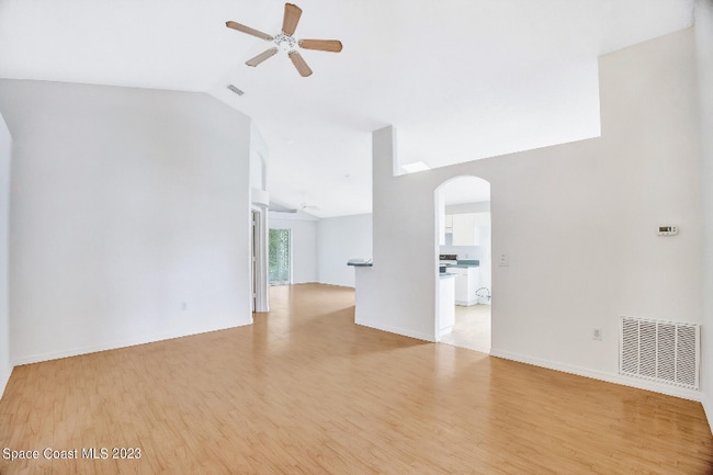 Photo - 958 Pine Creek Cir NE