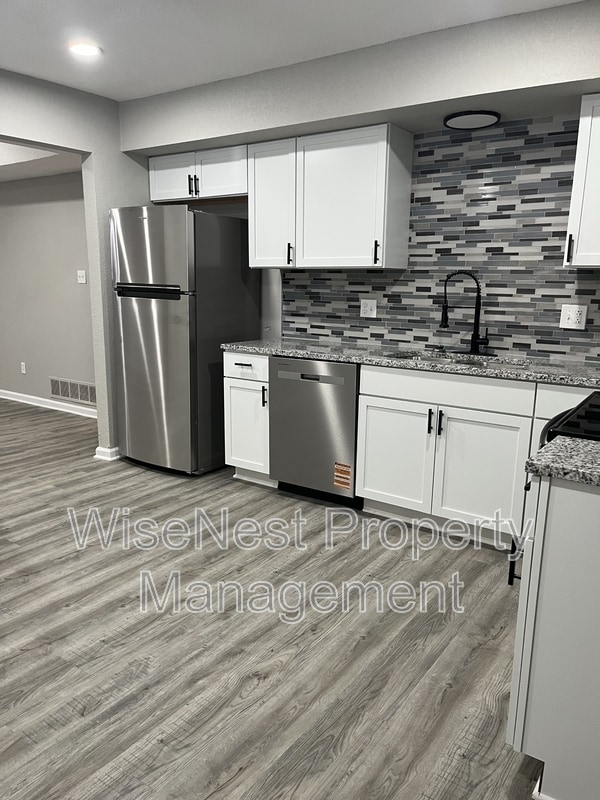 Building Photo - 708 NE Ball Dr