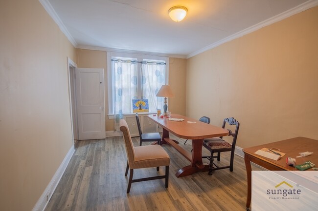 Photo - 213 E 33rd St