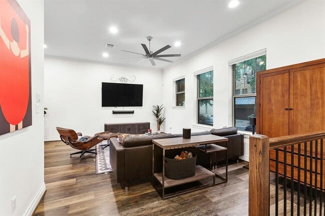 Photo - 221 Adams St