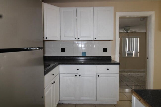 Photo - 1561 W 11th St