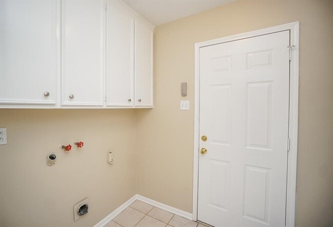 Building Photo - 13626 Woodchester Dr