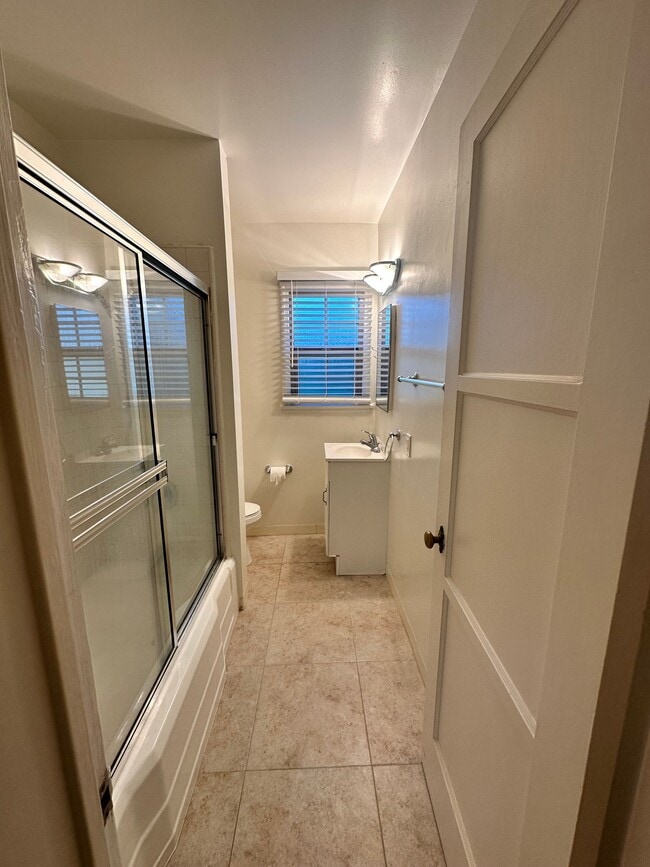 Photo - Dickens Court Apartments