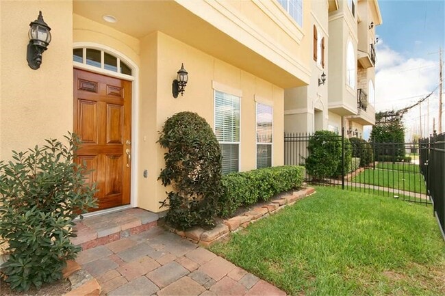 Photo - 1717 Spring St
