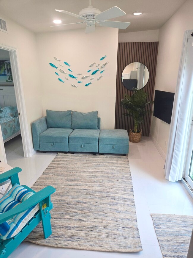 Photo - 877 Bruce Ave