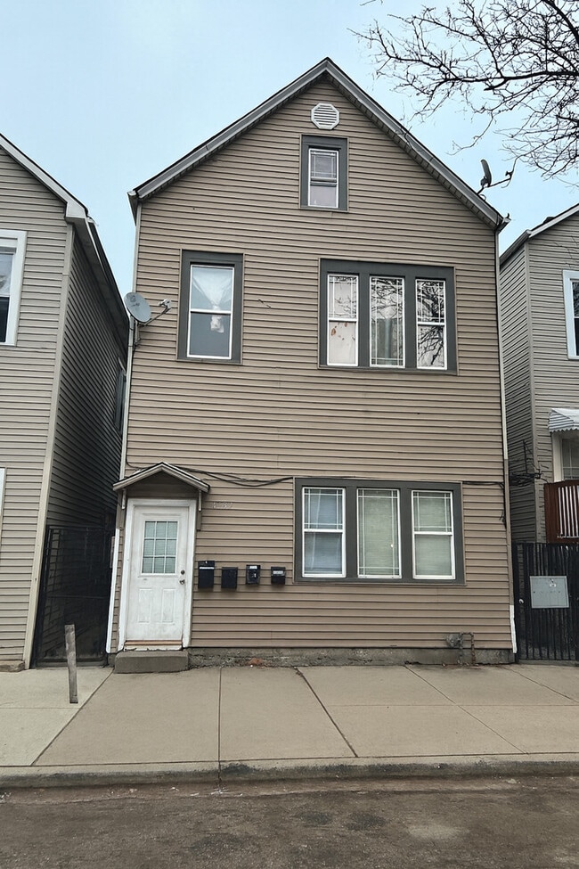 Building Photo - 4537 S Hermitage Ave