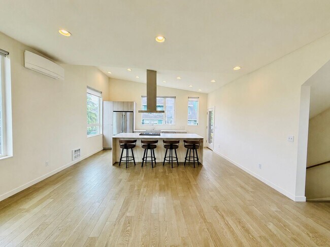 Photo - West Seattle/Pigeon Point Townhome
