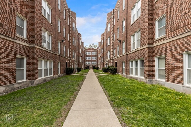 Photo - 310 N Menard Chicago, IL 60644