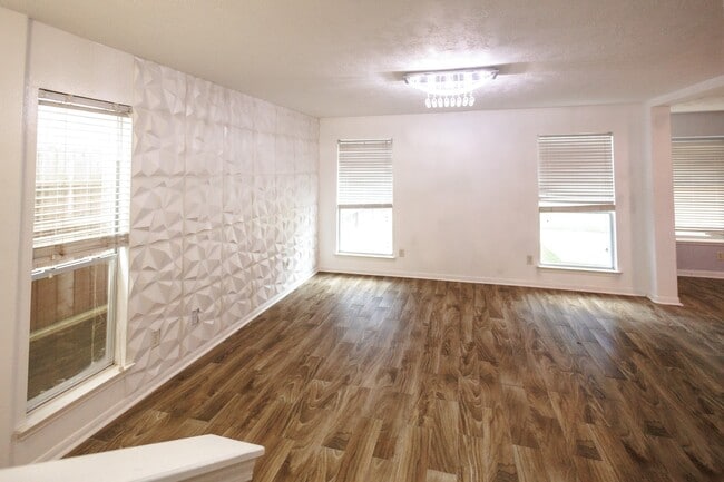 Photo - 19334 Strathmore Pl Ln