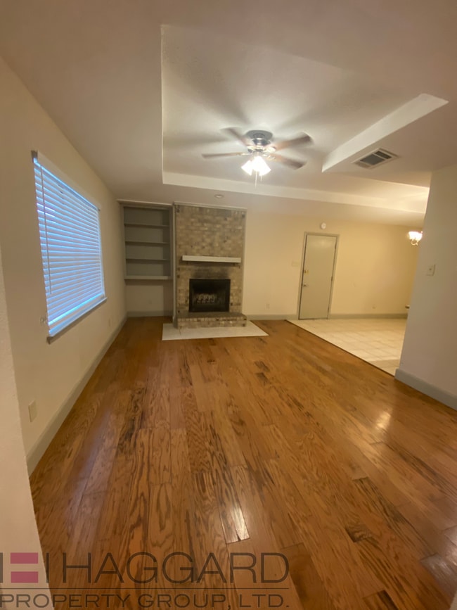 Photo - Renovated half duplex-2 bed, 1 bath, 1 story