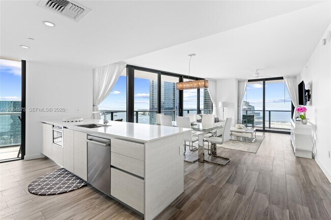 Building Photo - 1300 S Miami Ave Unit 4505