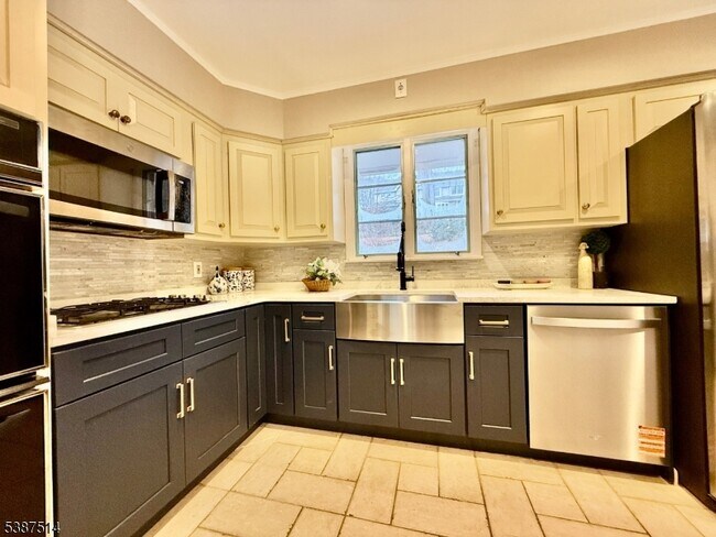 Photo - 1450 Deer Path