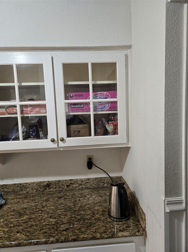 Building Photo - 5550 N Braeswood Blvd Unit 12