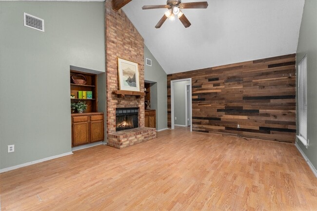 Photo - 6 S Pineplank Ct