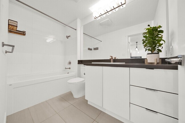 2 - Bed + 2 - Bath Condo for Rent in Surrey!