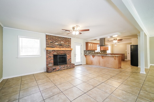 Photo - 1215 Rockingham Dr