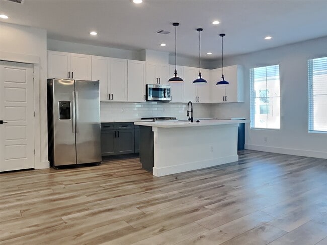 Photo - 2056 Johanna Dr