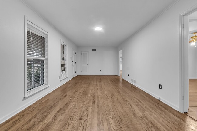 Photo - 3010 Ruskin Rd