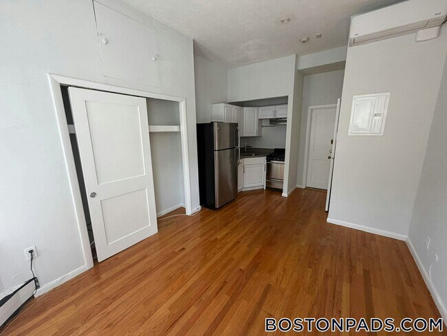 Photo - 179 St Botolph St Unit 4