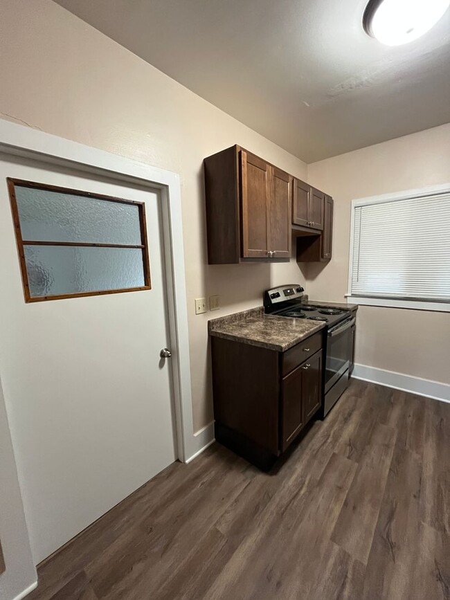 Building Photo - 1200 1/2 Superior Ave Unit 1