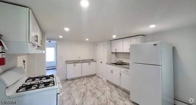 Building Photo - 60 E McFarlan St Unit 1 Rental