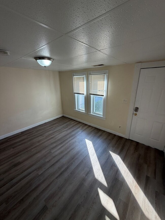 Photo - 12 Varney St Unit 12-2 RIGHT