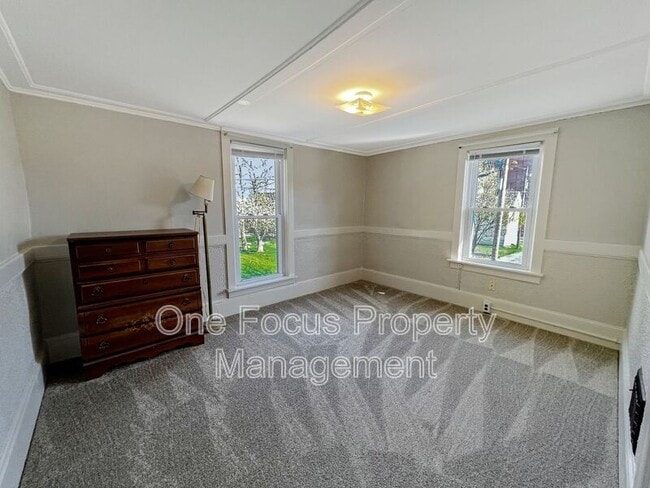 Photo - 665 Allen St