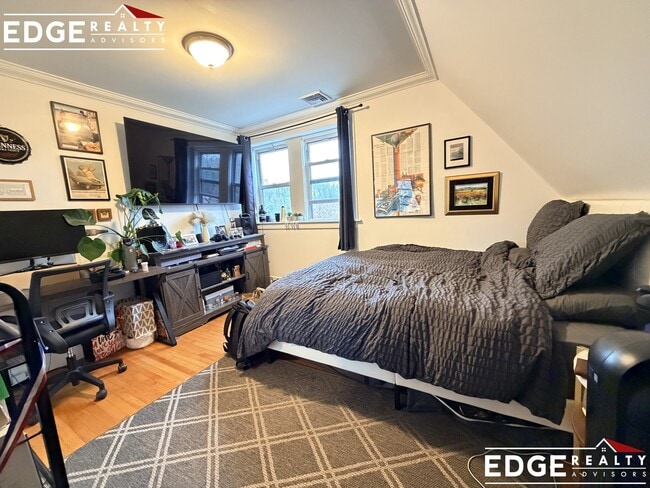 Photo - 1798 Beacon St Unit 3