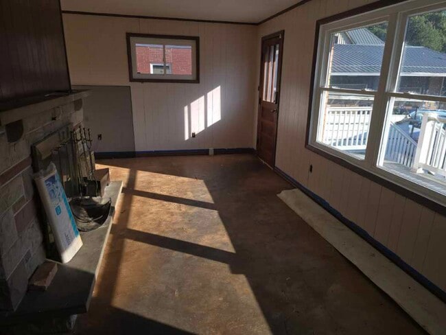 Photo - 449 W Cunningham St