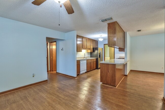 Photo - 1609 Willow Bend Way