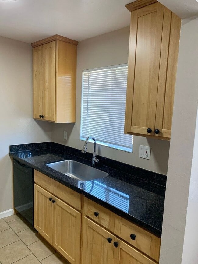 Photo - 2 Bedroom 1 Bathroom Condo in Antioch - AVAILABLE NOW !! Unit 4